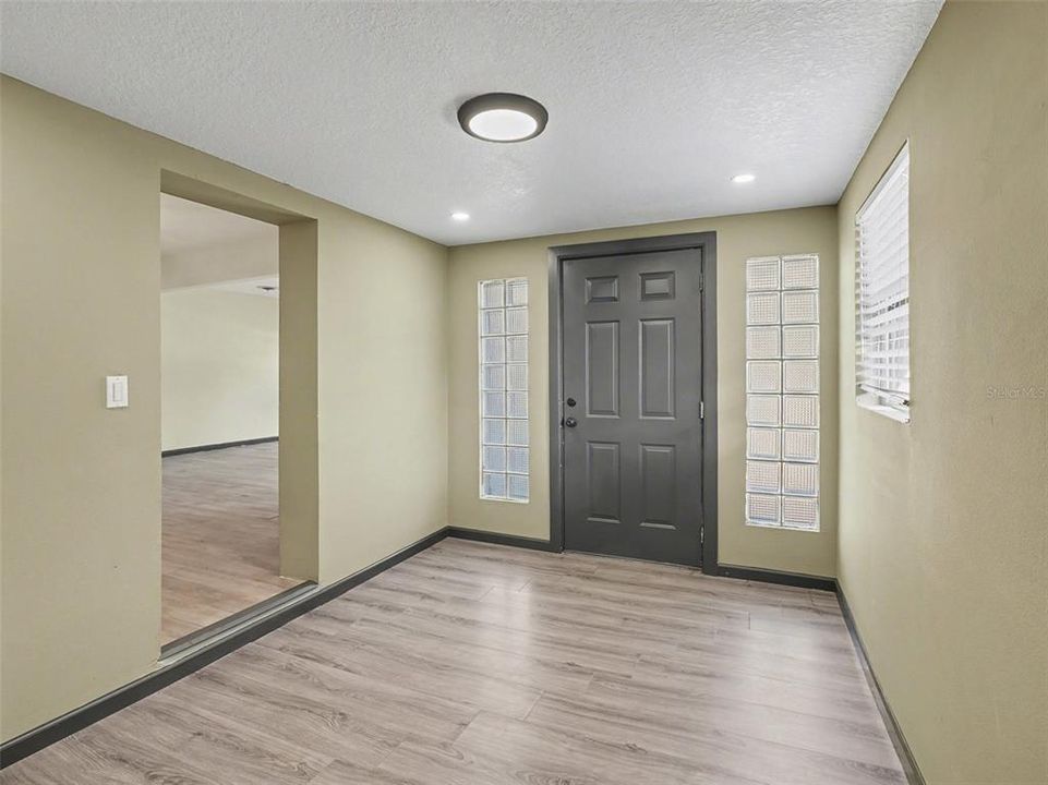 На продажу: $360,000 (4 спален, 3 ванн, 1563 Квадратных фут)