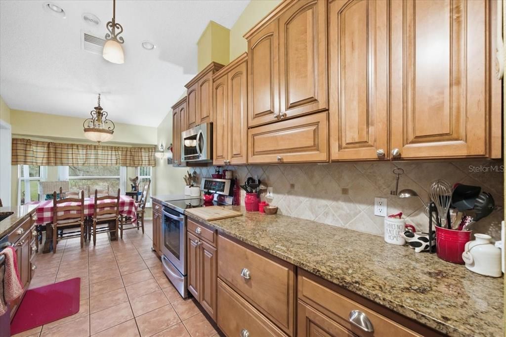 На продажу: $325,000 (2 спален, 2 ванн, 1855 Квадратных фут)