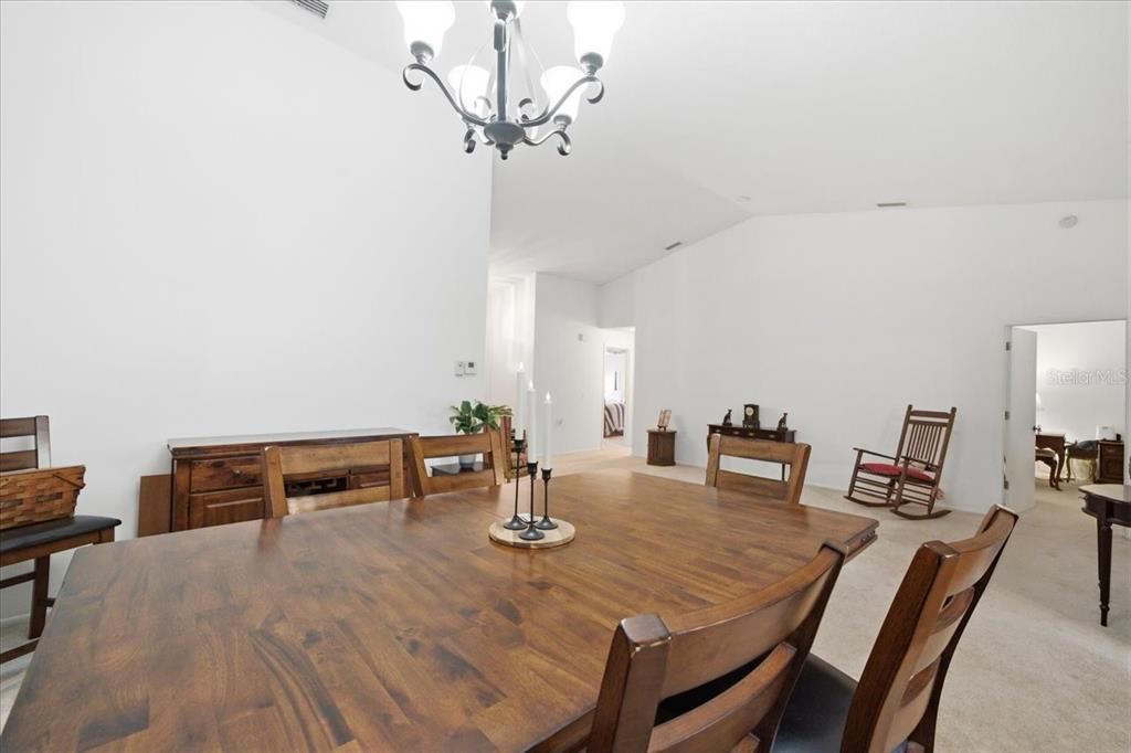 На продажу: $325,000 (2 спален, 2 ванн, 1855 Квадратных фут)