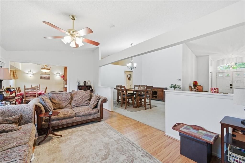 На продажу: $325,000 (2 спален, 2 ванн, 1855 Квадратных фут)