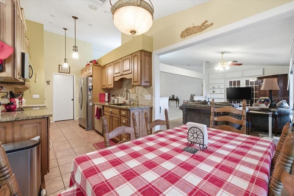 На продажу: $325,000 (2 спален, 2 ванн, 1855 Квадратных фут)