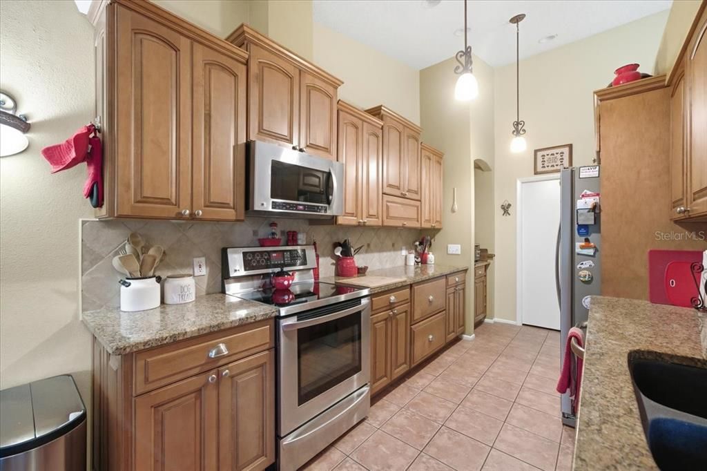 На продажу: $325,000 (2 спален, 2 ванн, 1855 Квадратных фут)