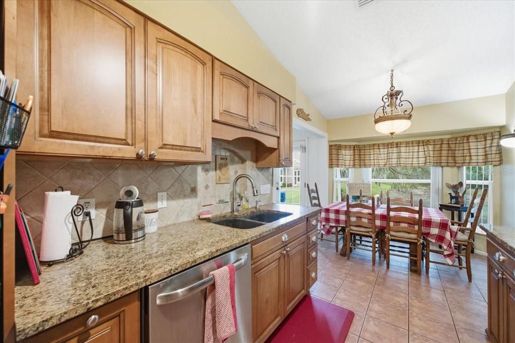 На продажу: $325,000 (2 спален, 2 ванн, 1855 Квадратных фут)