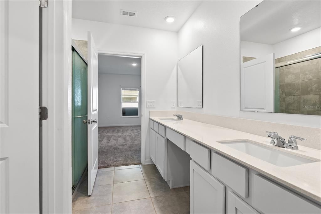 For Sale: $460,000 (5 beds, 2 baths, 2388 Square Feet)