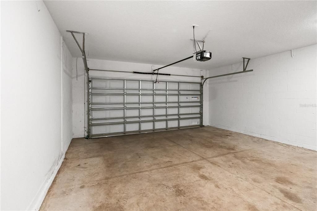 For Sale: $460,000 (5 beds, 2 baths, 2388 Square Feet)