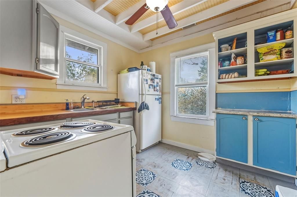 For Sale: $470,000 (5 beds, 0 baths, 1528 Square Feet)