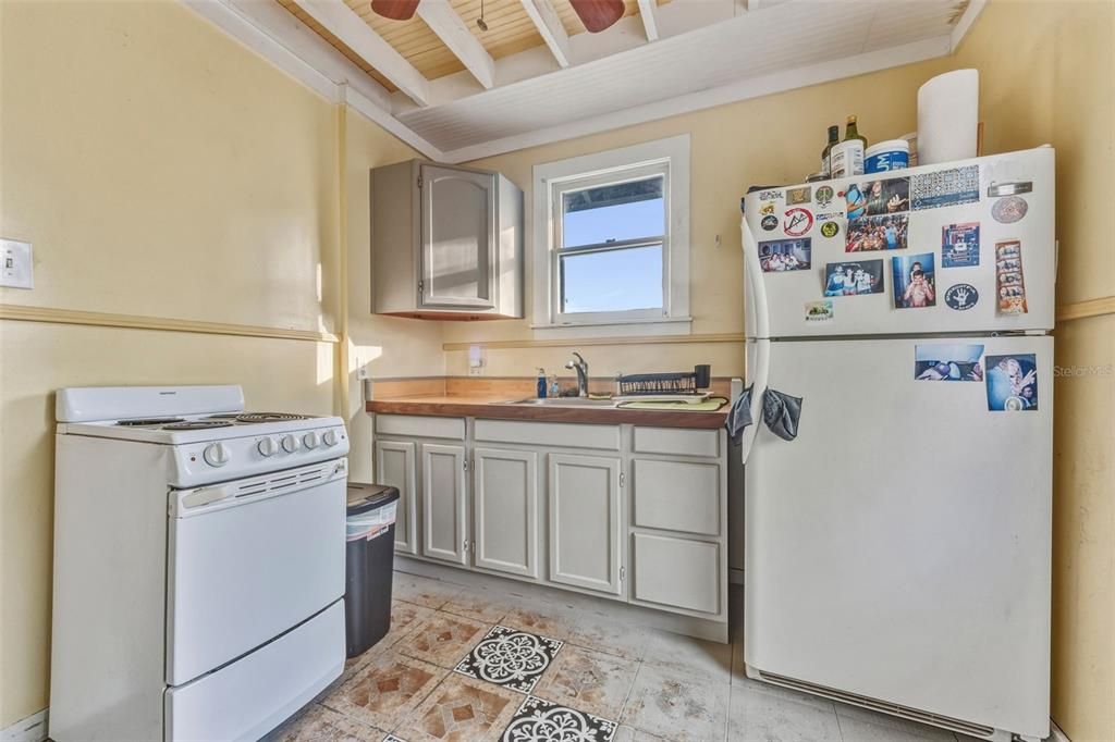 For Sale: $470,000 (5 beds, 0 baths, 1528 Square Feet)