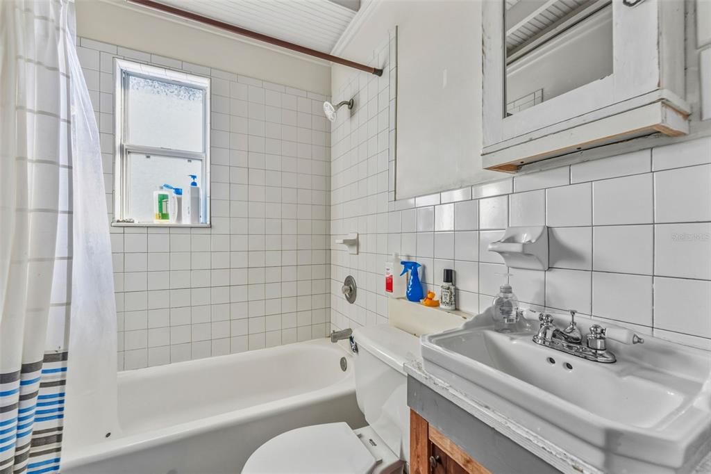 For Sale: $470,000 (5 beds, 0 baths, 1528 Square Feet)