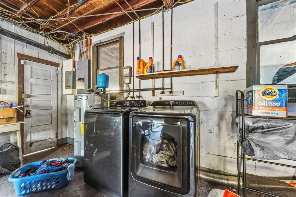 For Sale: $470,000 (5 beds, 0 baths, 1528 Square Feet)