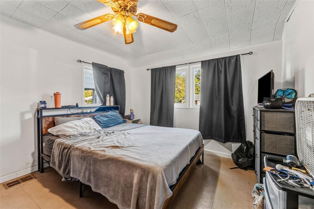 For Sale: $470,000 (5 beds, 0 baths, 1528 Square Feet)