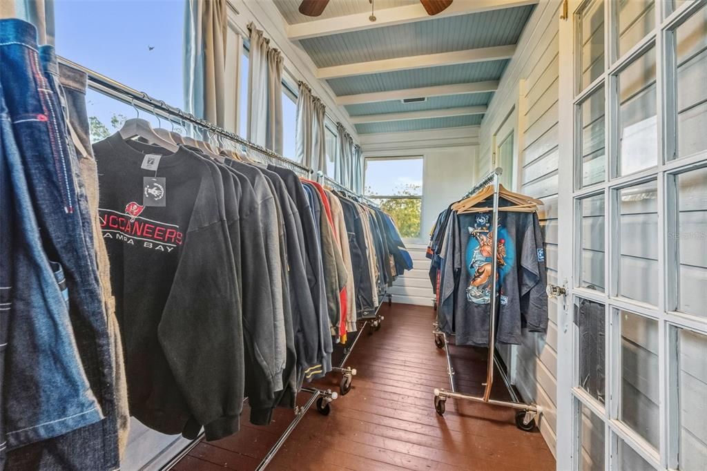 For Sale: $470,000 (5 beds, 0 baths, 1528 Square Feet)