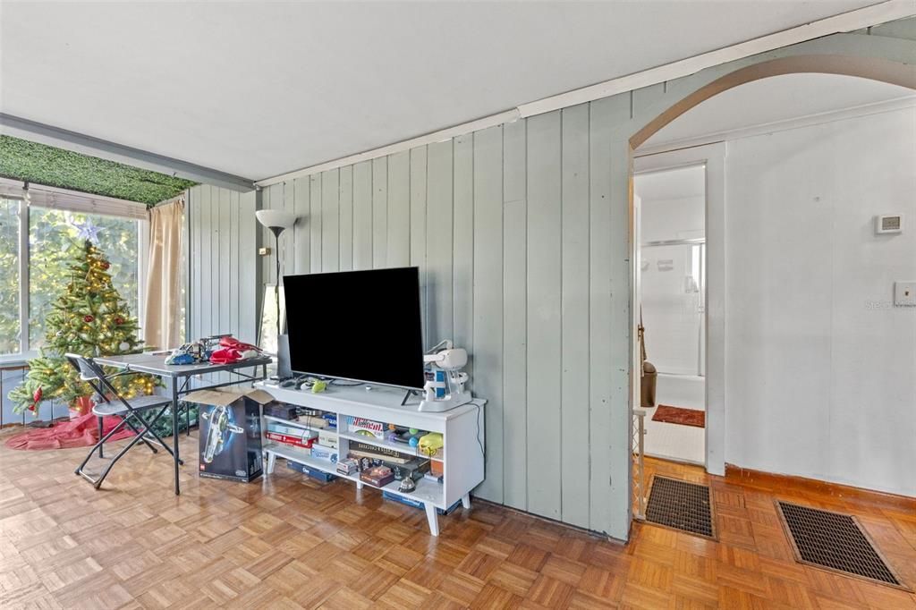 For Sale: $470,000 (5 beds, 0 baths, 1528 Square Feet)