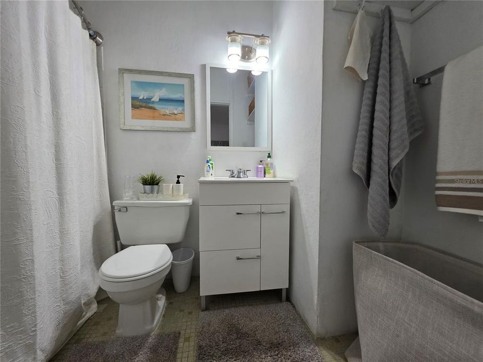 На продажу: $195,000 (3 спален, 2 ванн, 1083 Квадратных фут)