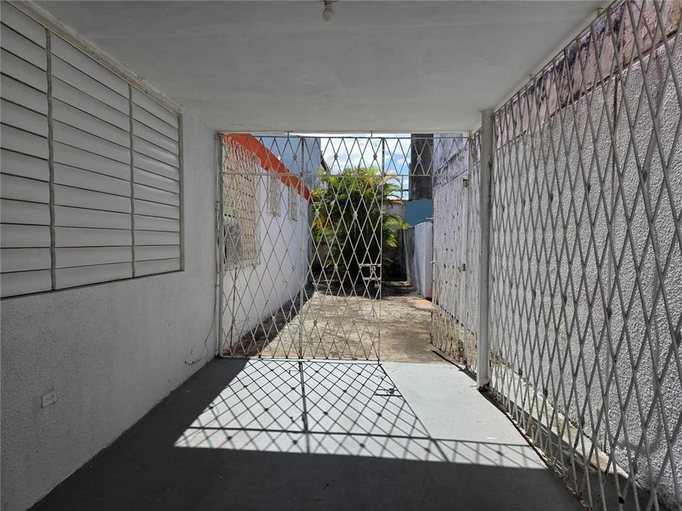 На продажу: $195,000 (3 спален, 2 ванн, 1083 Квадратных фут)