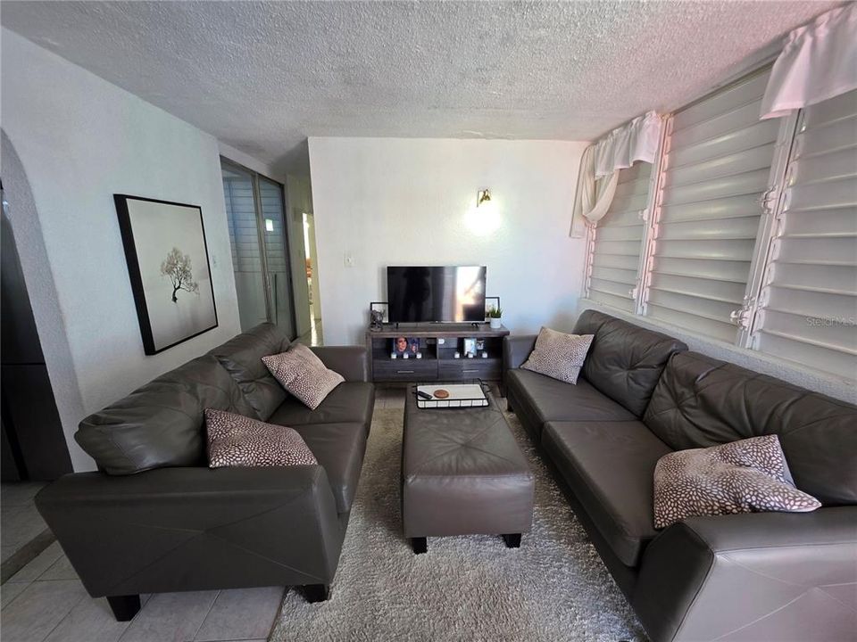 На продажу: $195,000 (3 спален, 2 ванн, 1083 Квадратных фут)