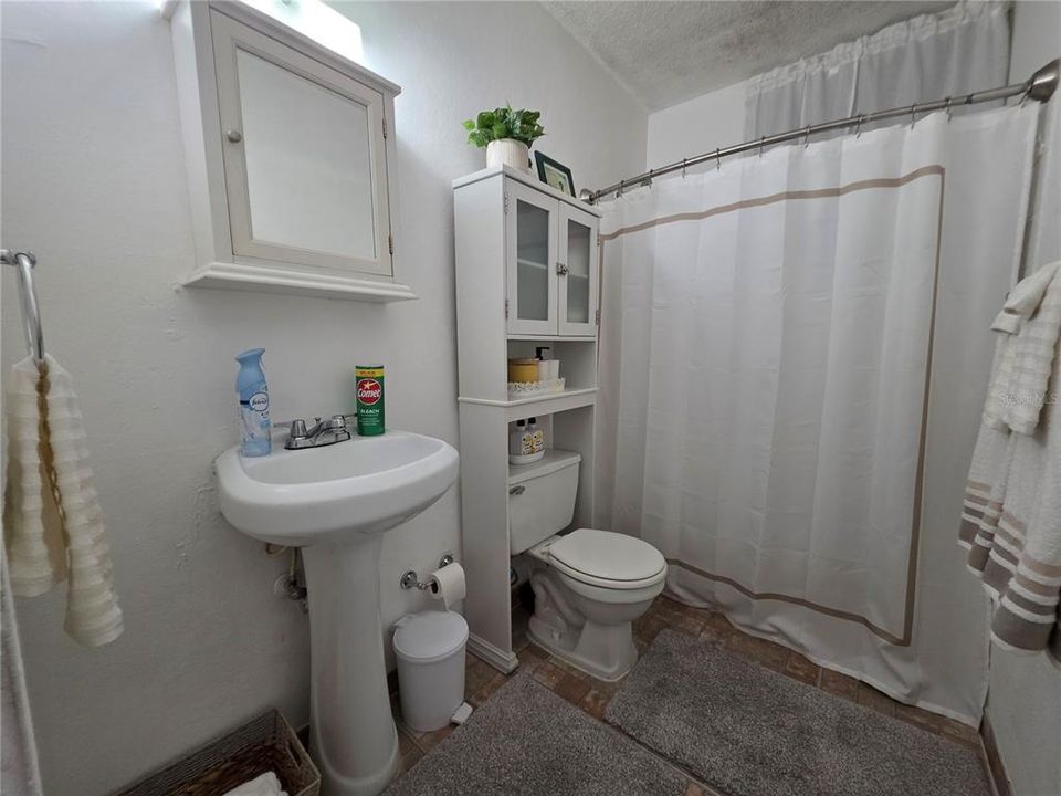 На продажу: $195,000 (3 спален, 2 ванн, 1083 Квадратных фут)