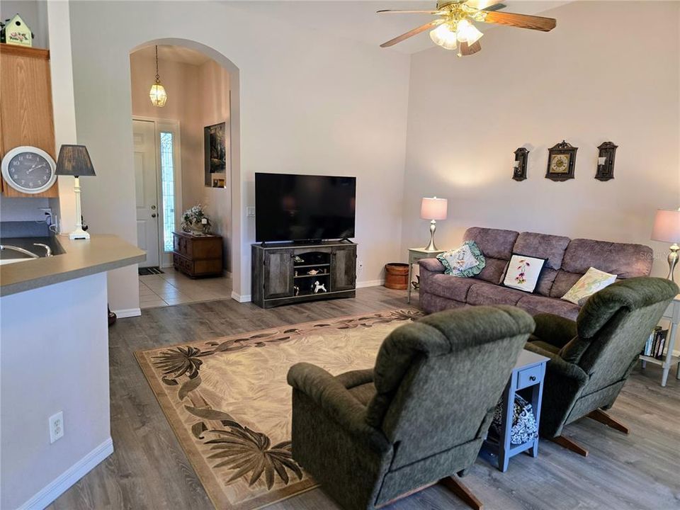 待售: $374,900 (3 贝兹, 2 浴室, 1893 平方英尺)