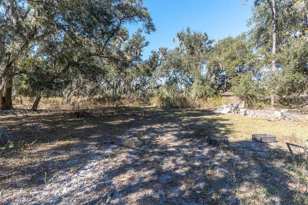 На продажу: $595,000 (5.47 acres)