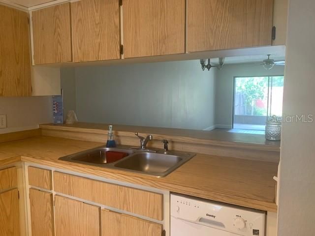 For Rent: $1,500 (2 beds, 2 baths, 935 Square Feet)