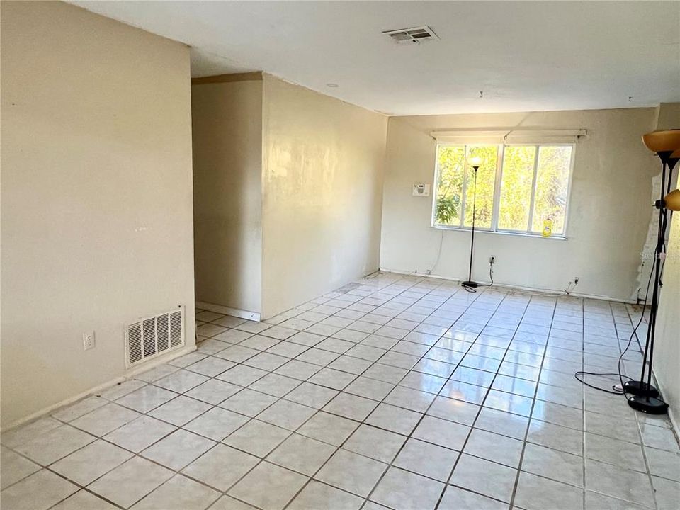 Activo con contrato: $200,000 (4 camas, 1 baños, 1382 Pies cuadrados)