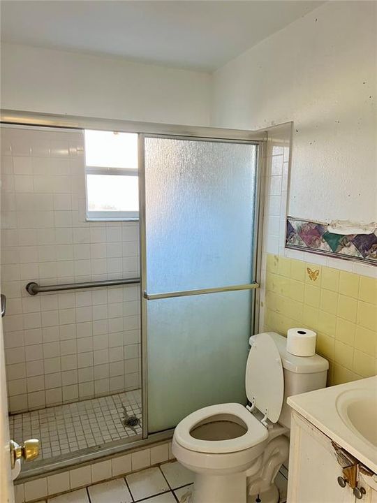 Activo con contrato: $200,000 (4 camas, 1 baños, 1382 Pies cuadrados)