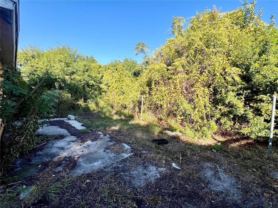 Activo con contrato: $200,000 (4 camas, 1 baños, 1382 Pies cuadrados)