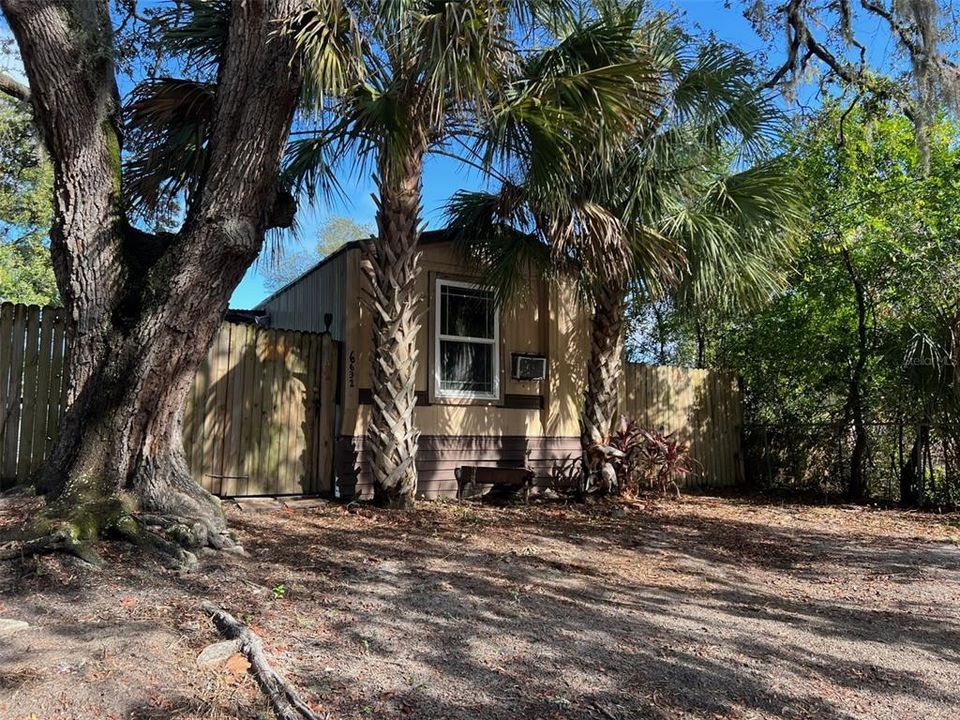 For Sale: $74,000 (2 beds, 1 baths, 784 Square Feet)