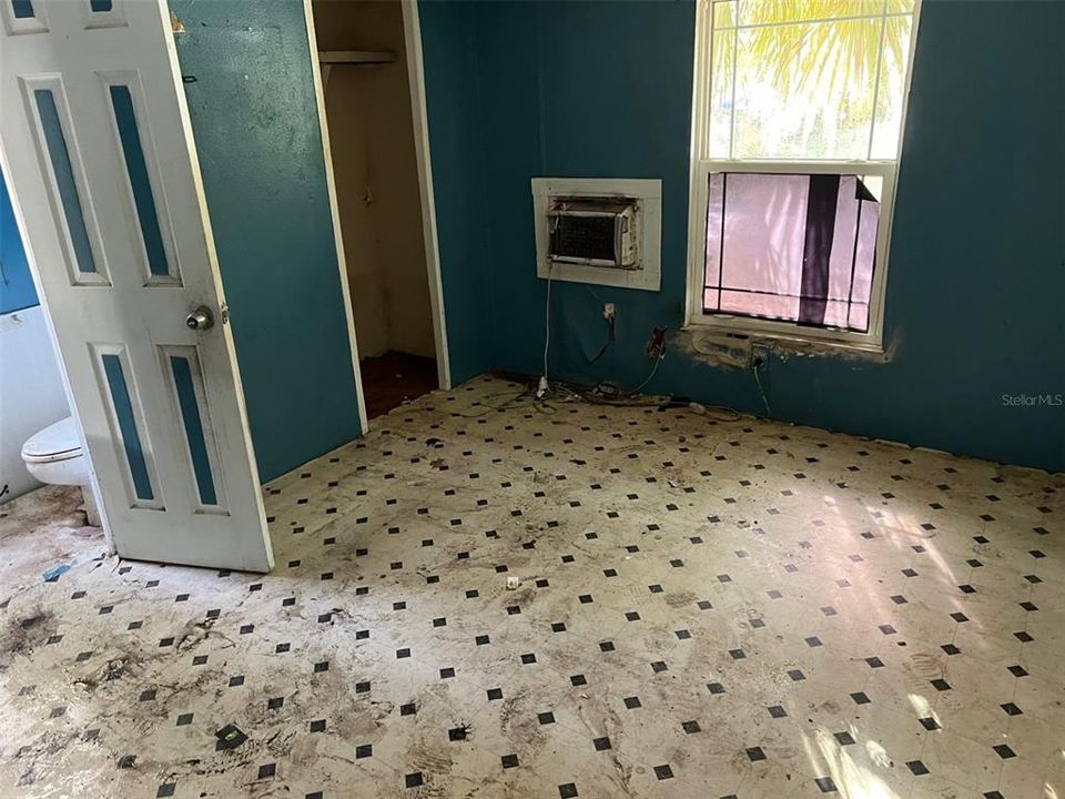 For Sale: $74,000 (2 beds, 1 baths, 784 Square Feet)