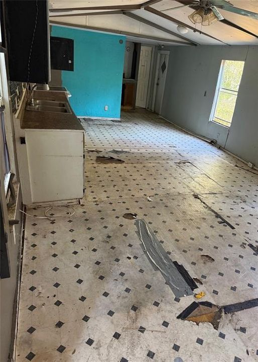 For Sale: $74,000 (2 beds, 1 baths, 784 Square Feet)