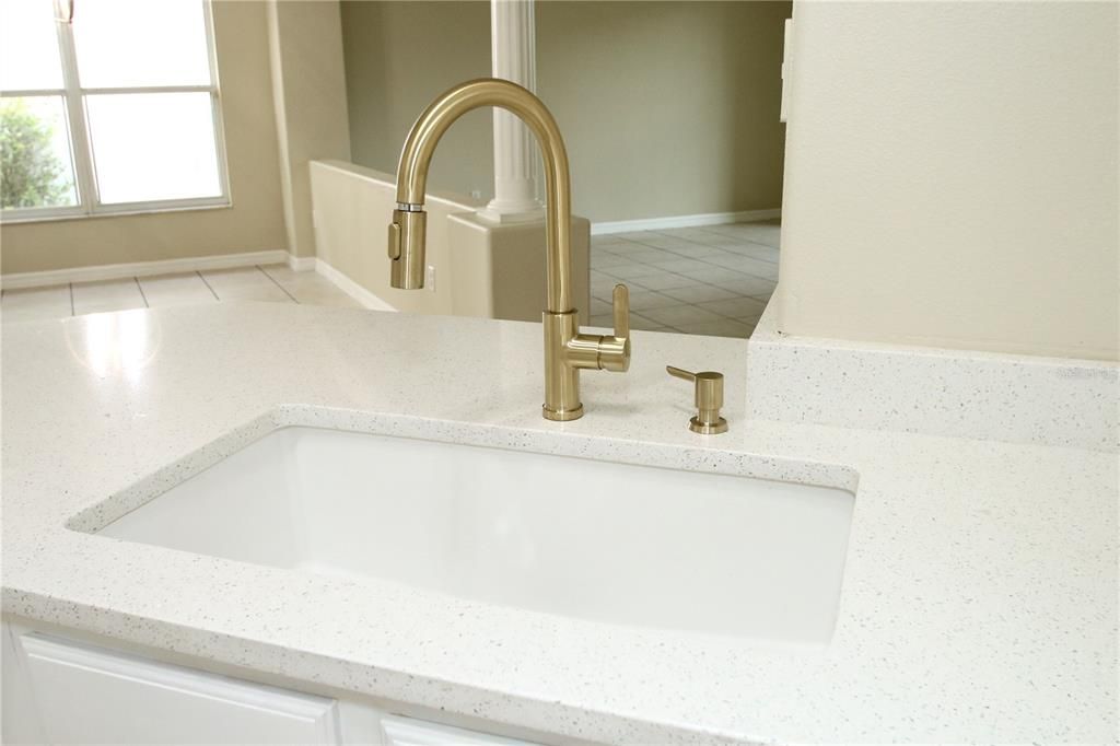 En Venta: $400,000 (4 camas, 2 baños, 1822 Pies cuadrados)