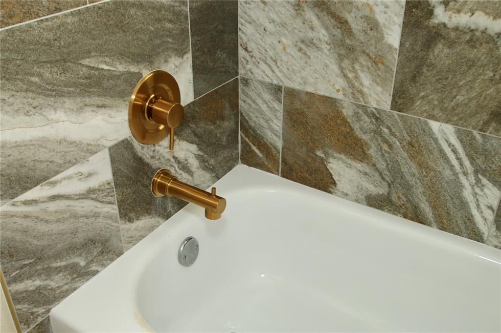 En Venta: $400,000 (4 camas, 2 baños, 1822 Pies cuadrados)