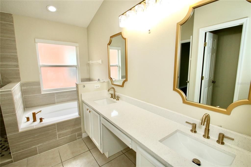 En Venta: $400,000 (4 camas, 2 baños, 1822 Pies cuadrados)