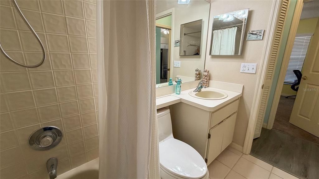 待售: $195,000 (2 贝兹, 2 浴室, 884 平方英尺)