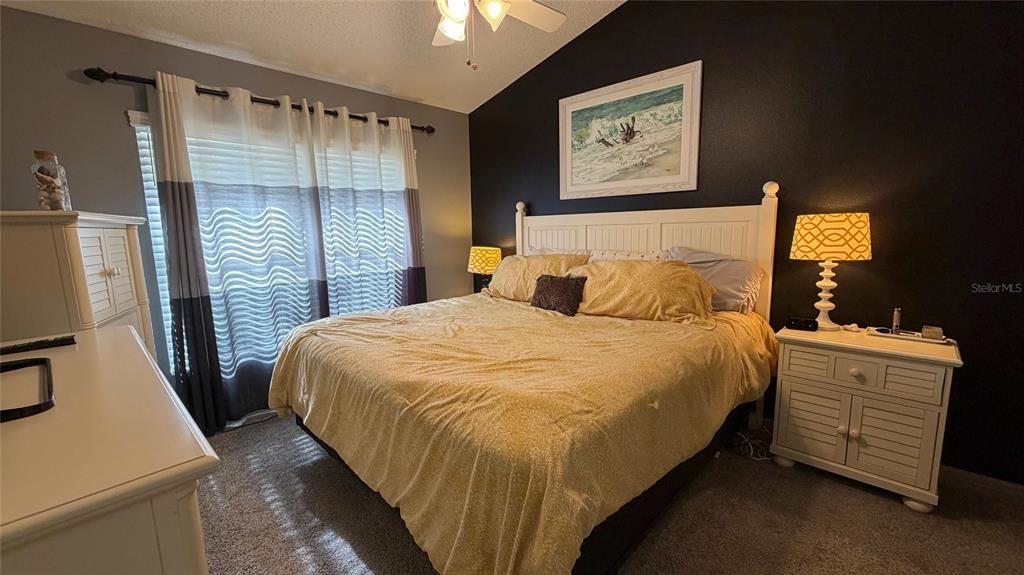 待售: $195,000 (2 贝兹, 2 浴室, 884 平方英尺)