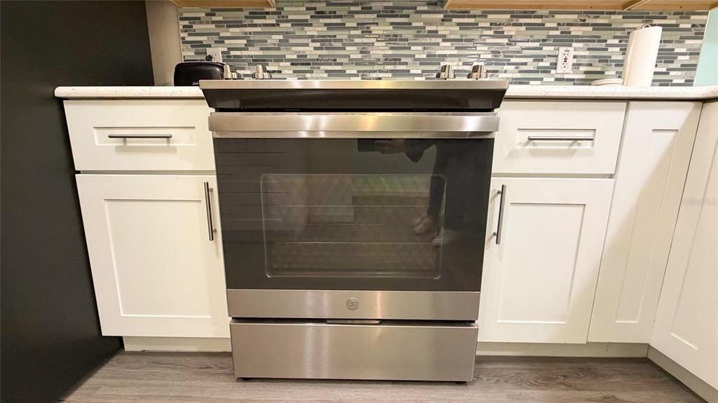 待售: $195,000 (2 贝兹, 2 浴室, 884 平方英尺)