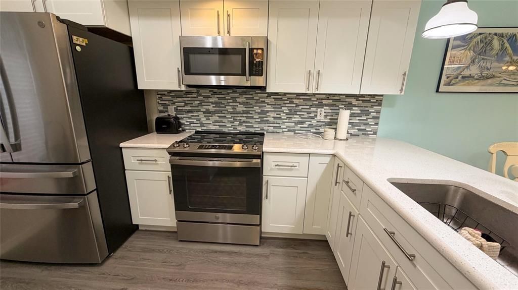 待售: $195,000 (2 贝兹, 2 浴室, 884 平方英尺)