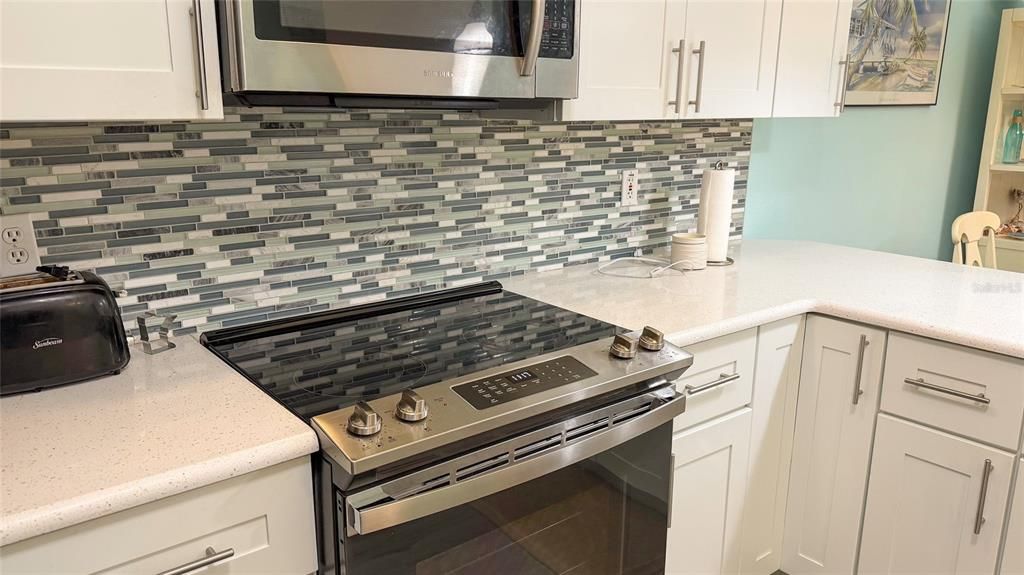 待售: $195,000 (2 贝兹, 2 浴室, 884 平方英尺)