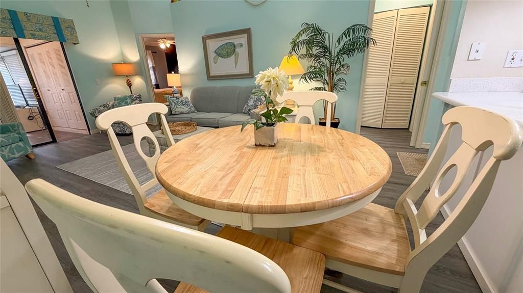 待售: $195,000 (2 贝兹, 2 浴室, 884 平方英尺)