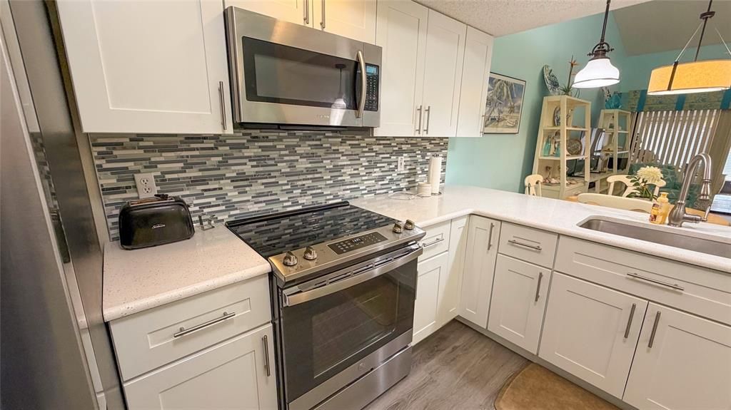 待售: $195,000 (2 贝兹, 2 浴室, 884 平方英尺)