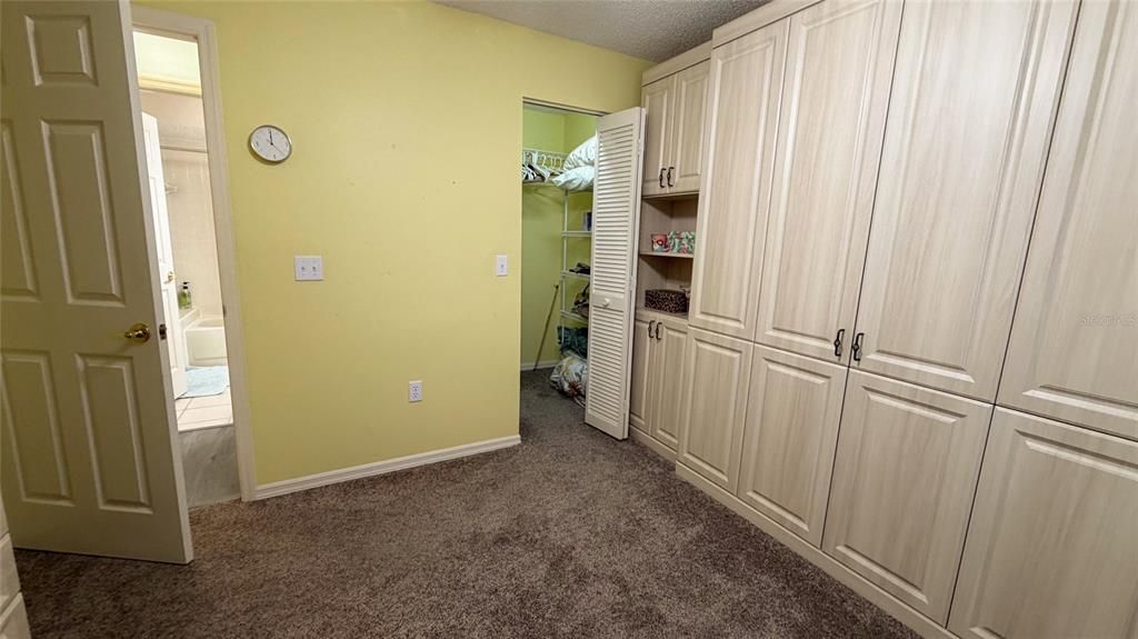 待售: $195,000 (2 贝兹, 2 浴室, 884 平方英尺)