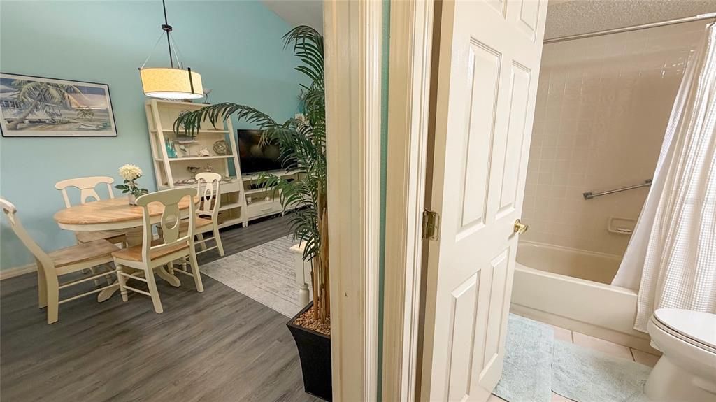 待售: $195,000 (2 贝兹, 2 浴室, 884 平方英尺)