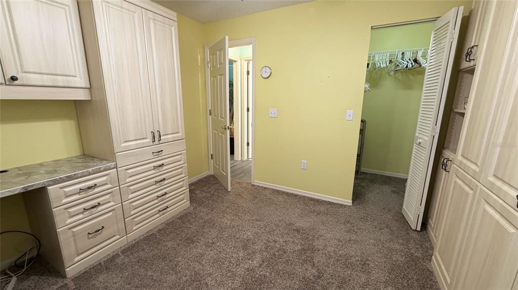 待售: $195,000 (2 贝兹, 2 浴室, 884 平方英尺)