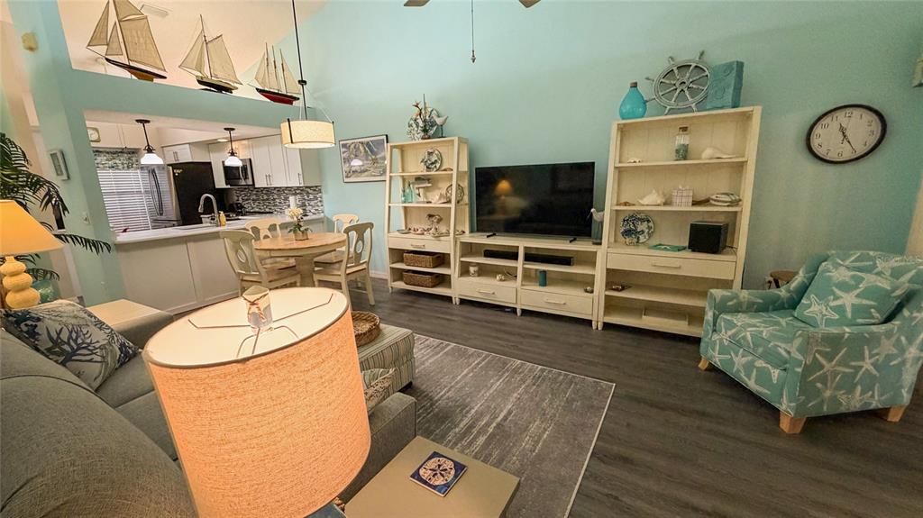 待售: $195,000 (2 贝兹, 2 浴室, 884 平方英尺)