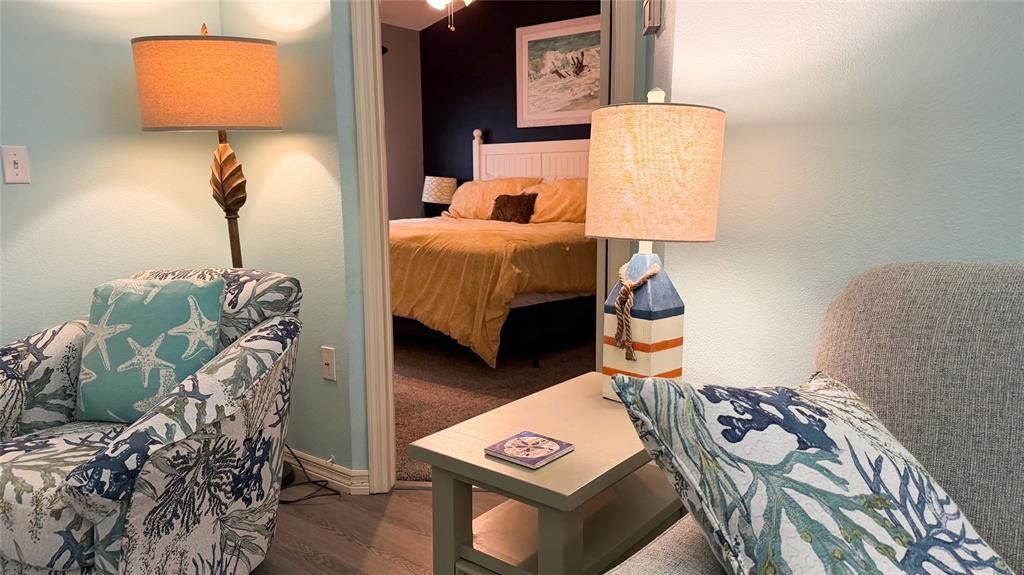 待售: $195,000 (2 贝兹, 2 浴室, 884 平方英尺)