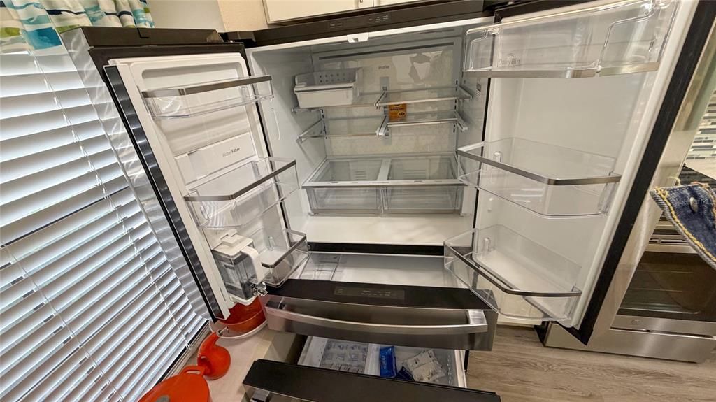 待售: $195,000 (2 贝兹, 2 浴室, 884 平方英尺)