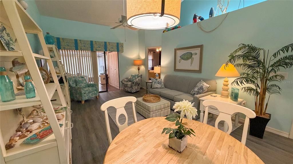 待售: $195,000 (2 贝兹, 2 浴室, 884 平方英尺)