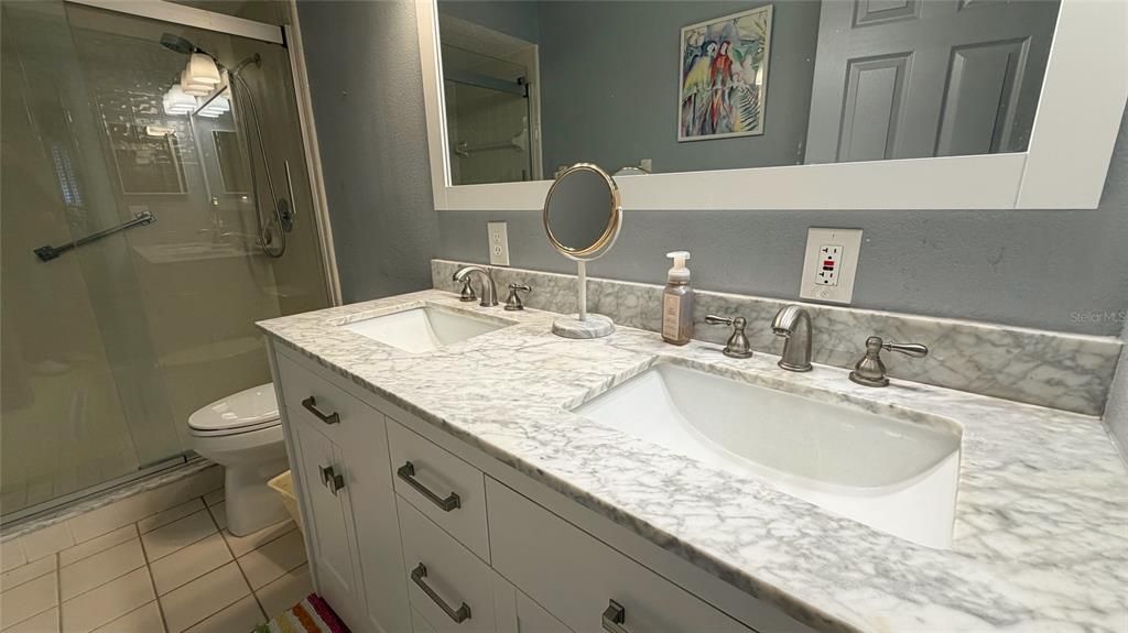 待售: $195,000 (2 贝兹, 2 浴室, 884 平方英尺)