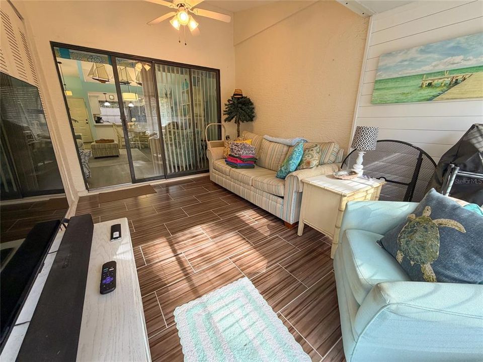 待售: $195,000 (2 贝兹, 2 浴室, 884 平方英尺)