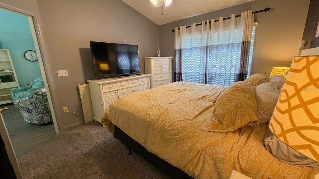 待售: $195,000 (2 贝兹, 2 浴室, 884 平方英尺)