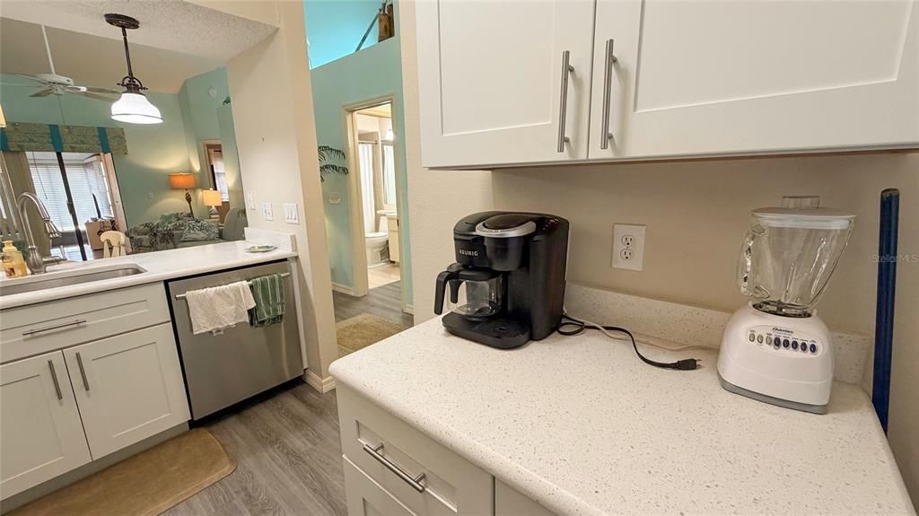 待售: $195,000 (2 贝兹, 2 浴室, 884 平方英尺)